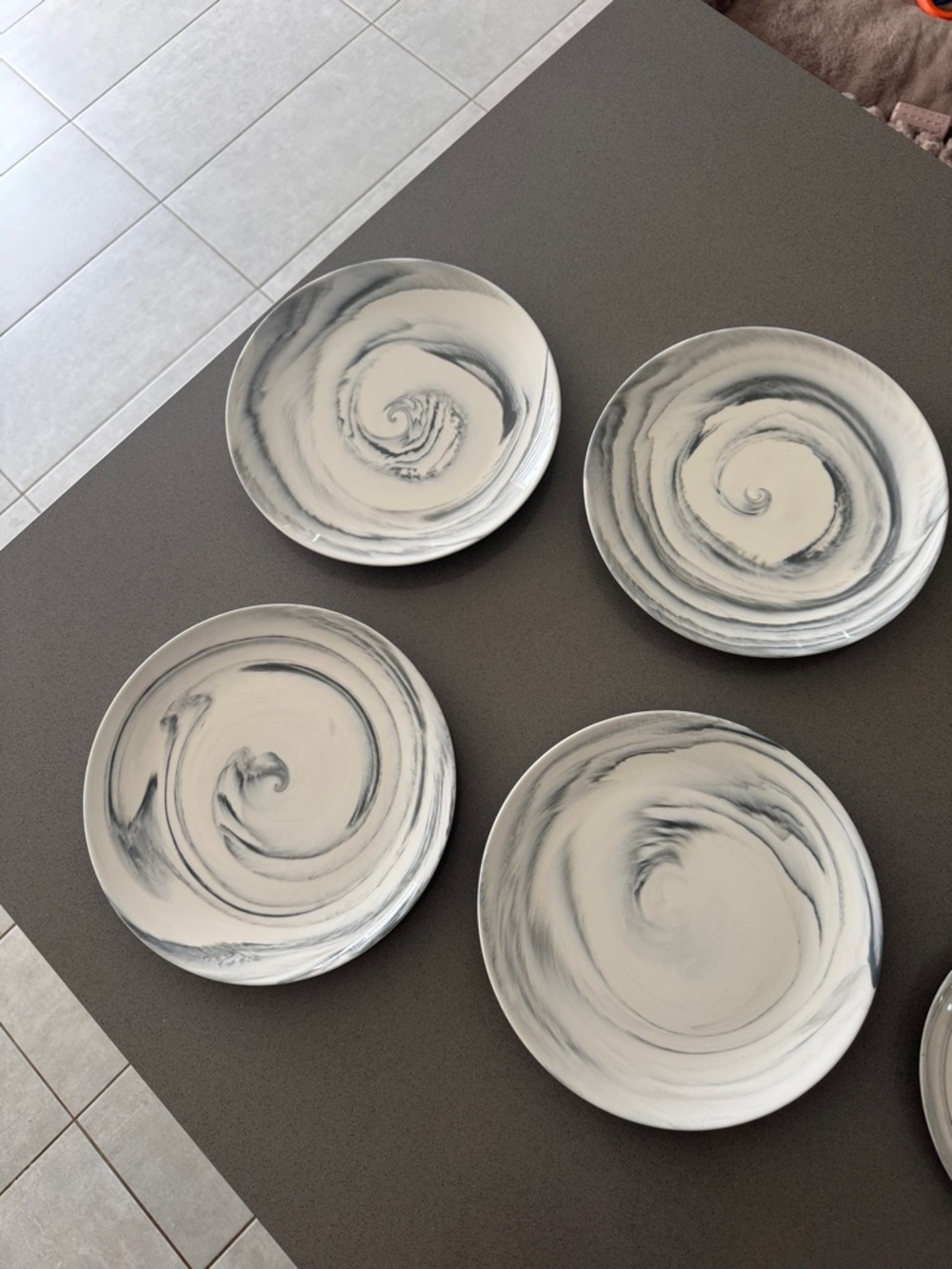 Marbled Swirl Ceramic Dinner Plates - White & Gray (Set of 4)